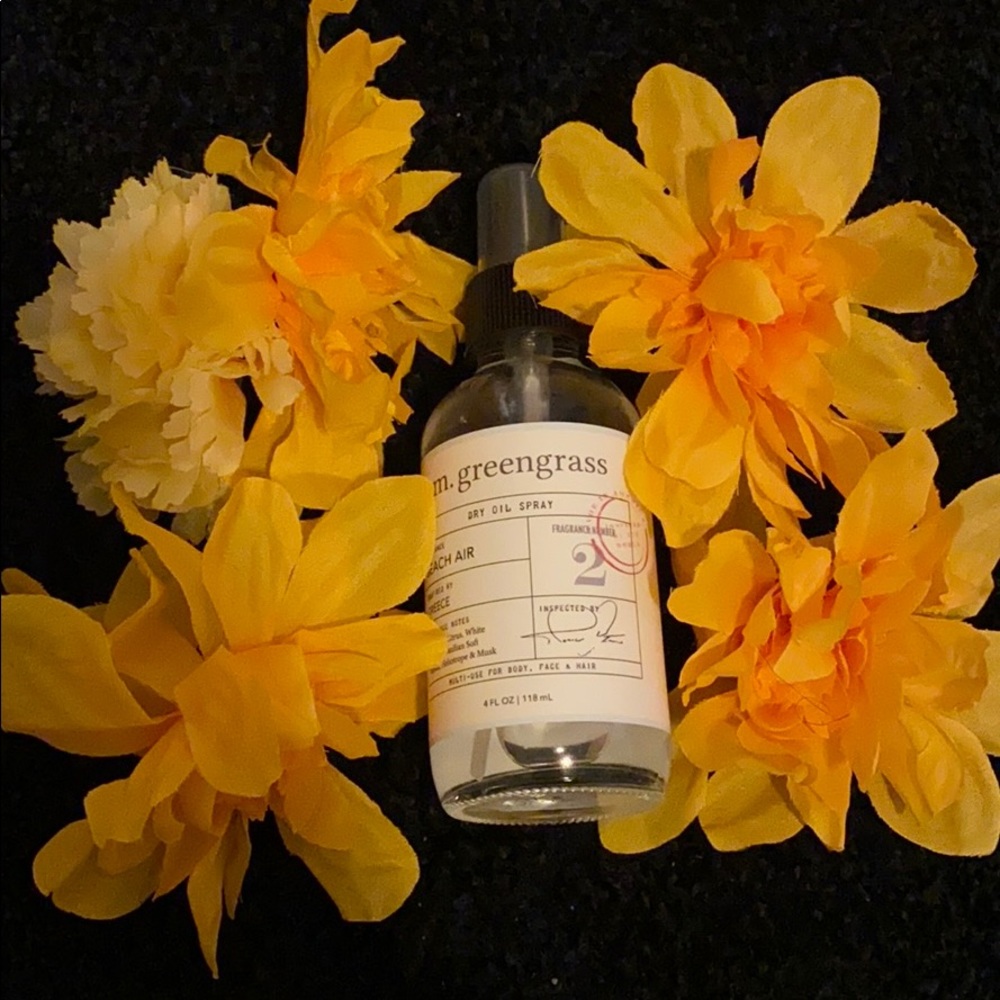 M. Green grass Dry Oil Spray